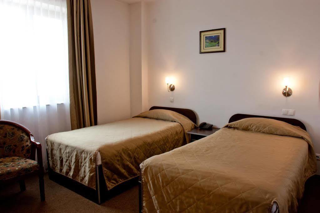 Denisa Hotel โอโตเปนี ภายนอก รูปภาพ