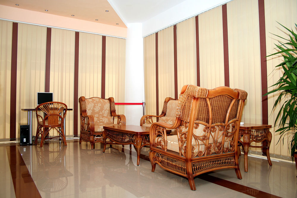 Denisa Hotel โอโตเปนี ภายนอก รูปภาพ
