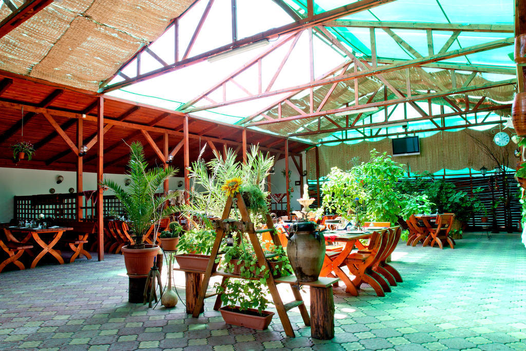 Denisa Hotel โอโตเปนี ภายนอก รูปภาพ