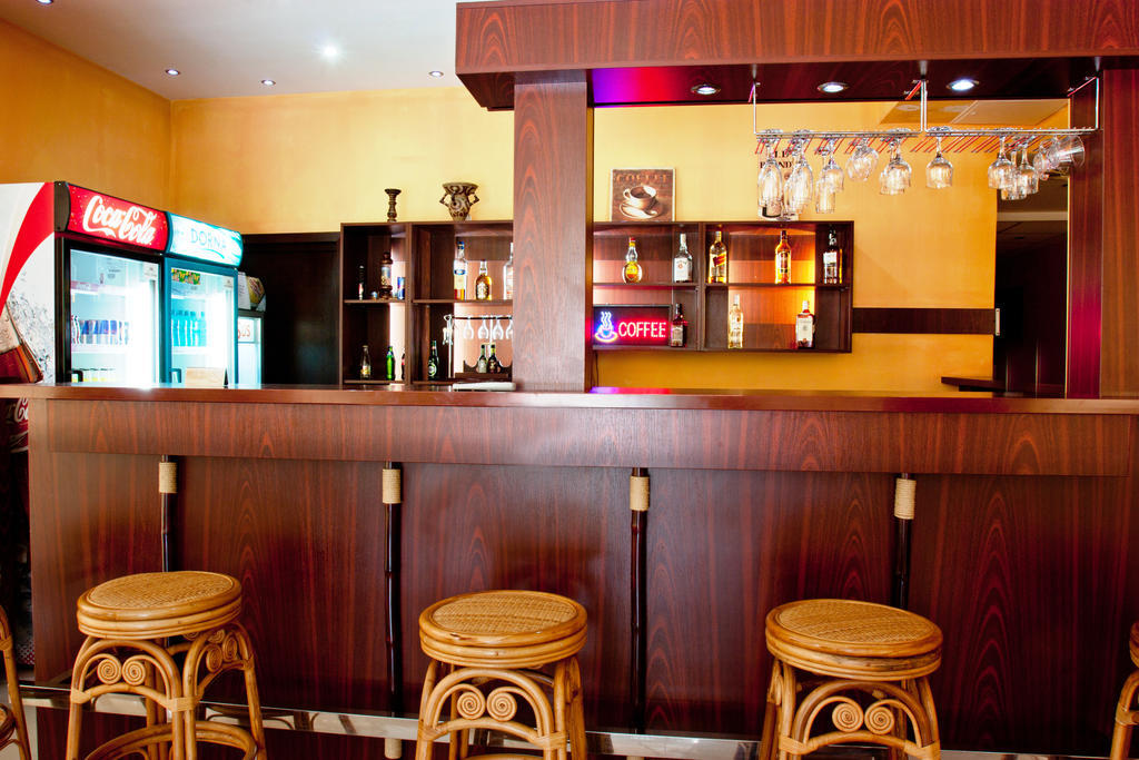 Denisa Hotel โอโตเปนี ภายนอก รูปภาพ