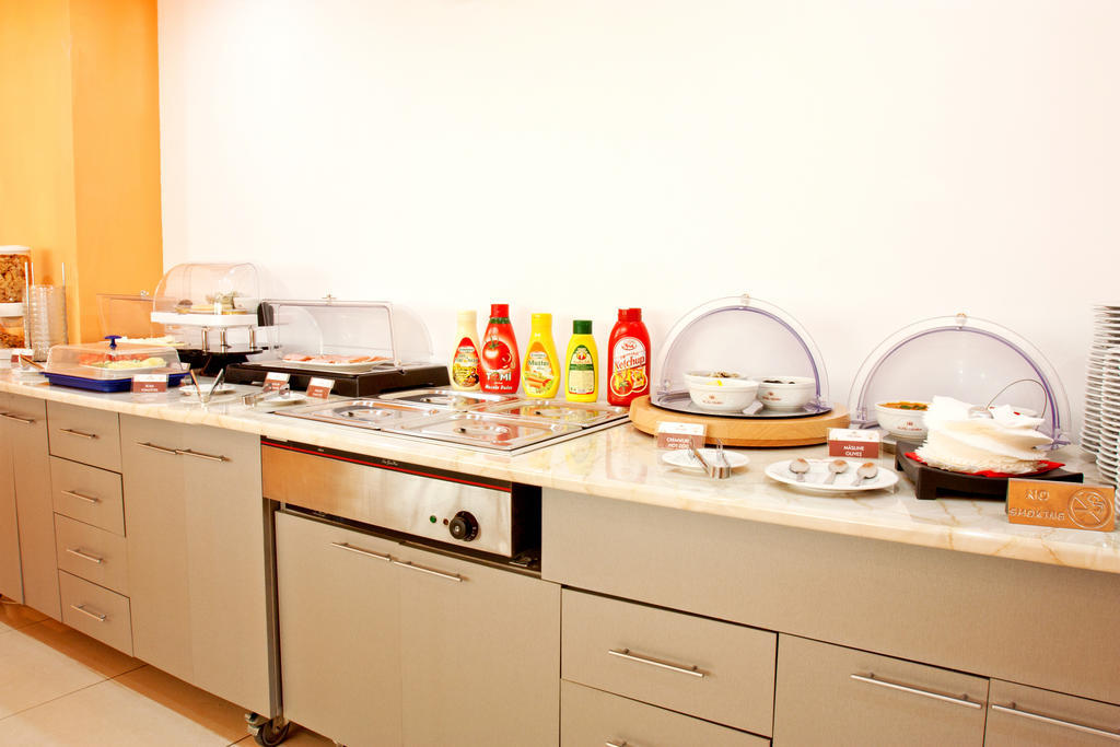 Denisa Hotel โอโตเปนี ภายนอก รูปภาพ