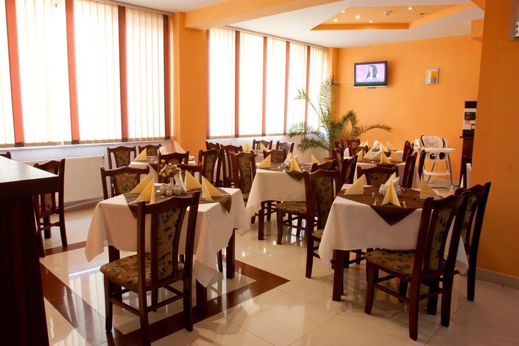 Denisa Hotel โอโตเปนี ภายนอก รูปภาพ