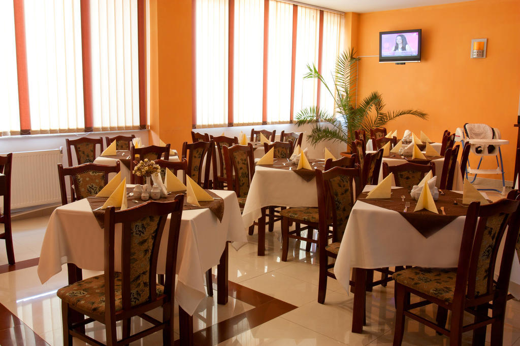 Denisa Hotel โอโตเปนี ภายนอก รูปภาพ