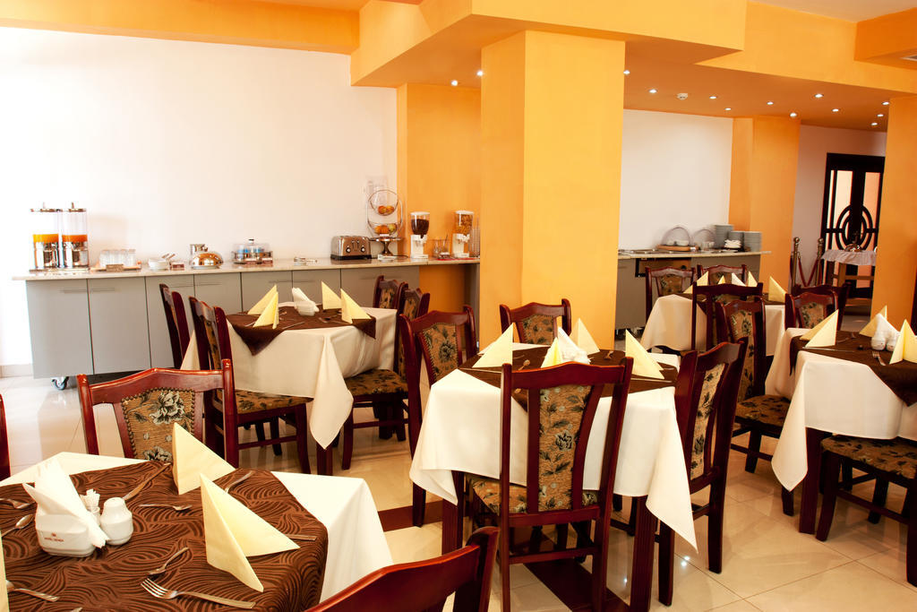 Denisa Hotel โอโตเปนี ภายนอก รูปภาพ